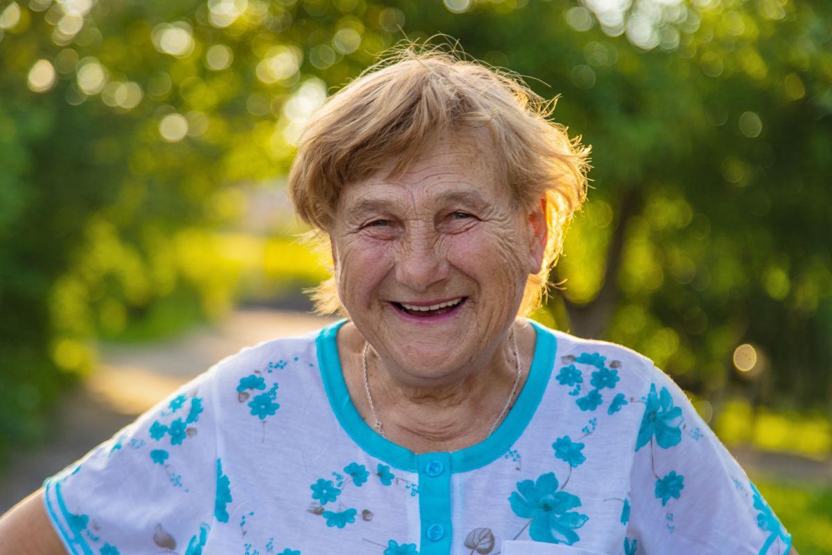 Why Patients Love Mini Implant Dentures?